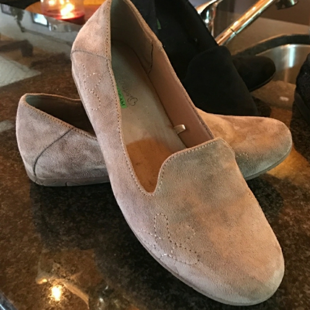 8.5 flat suede loafers slip ons